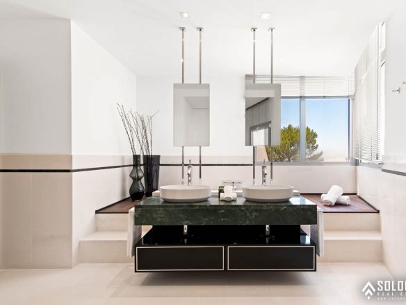 Perfectly Located Prestigious Villas in Marbella - Costa del Sol - Málaga - Spain