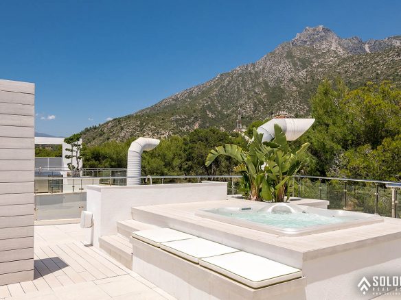 Perfectly Located Prestigious Villas in Marbella - Costa del Sol - Málaga - Spain