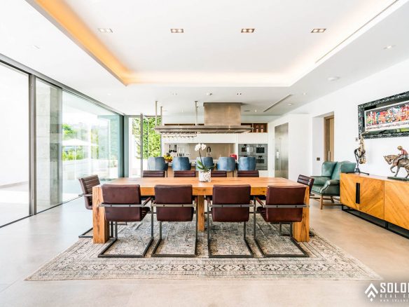 Well-Designed Deluxe House with an Infinity Pool in Nueva Andalucía - Marbella -Málaga - Spain