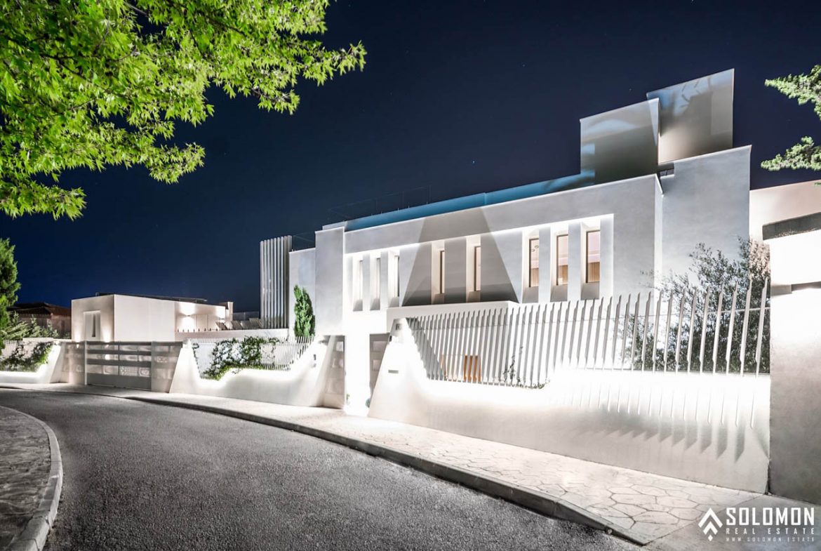 Well-Designed Deluxe House with an Infinity Pool in Nueva Andalucía - Marbella -Málaga - Spain
