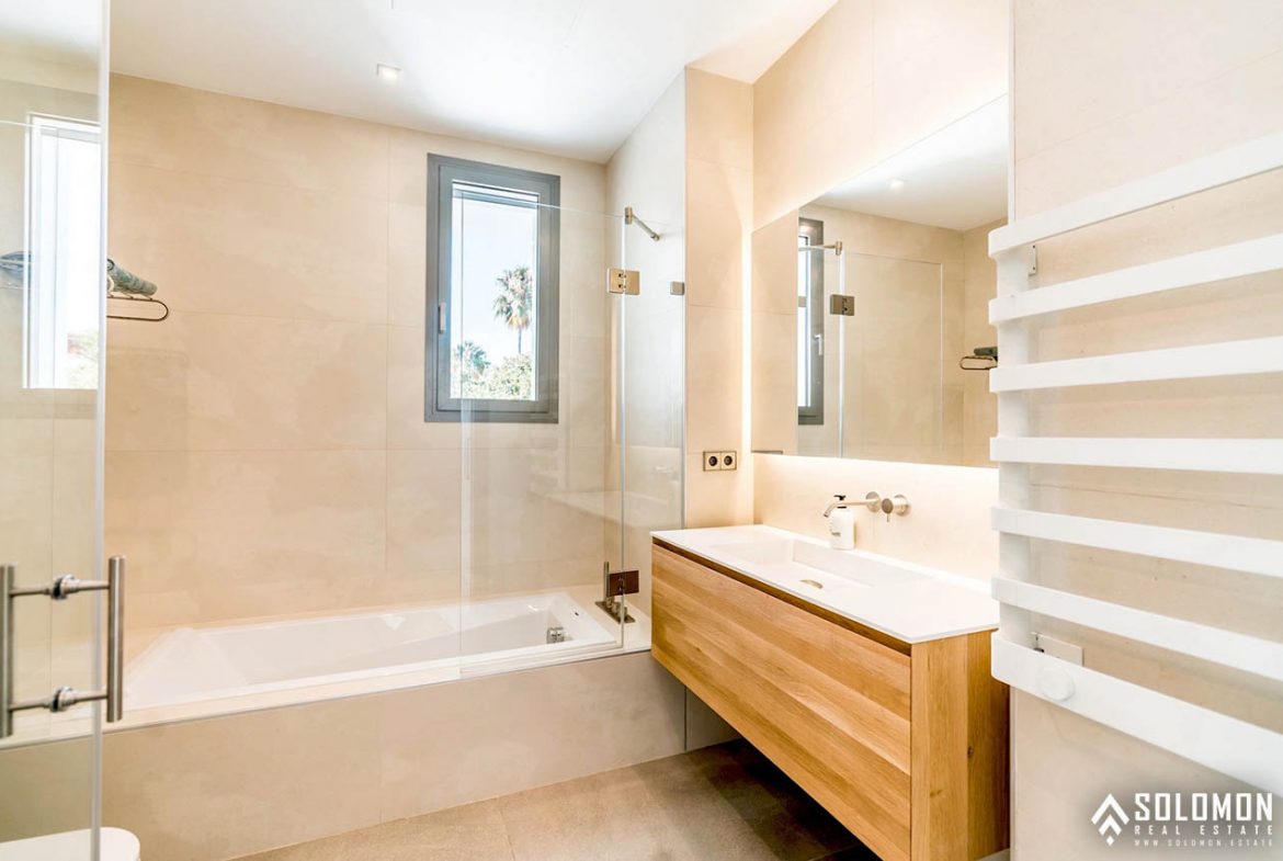 Well-Designed Deluxe House with an Infinity Pool in Nueva Andalucía - Marbella -Málaga - Spain
