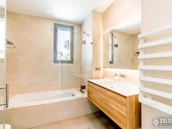 Well-Designed Deluxe House with an Infinity Pool in Nueva Andalucía - Marbella -Málaga - Spain