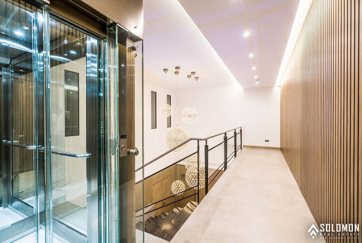 Well-Designed Deluxe House with an Infinity Pool in Nueva Andalucía - Marbella -Málaga - Spain