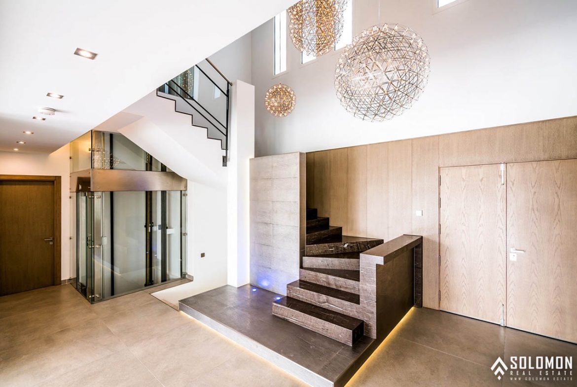 Well-Designed Deluxe House with an Infinity Pool in Nueva Andalucía - Marbella -Málaga - Spain