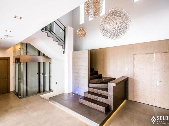 Well-Designed Deluxe House with an Infinity Pool in Nueva Andalucía - Marbella -Málaga - Spain
