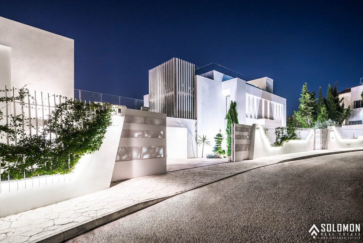 Well-Designed Deluxe House with an Infinity Pool in Nueva Andalucía - Marbella -Málaga - Spain