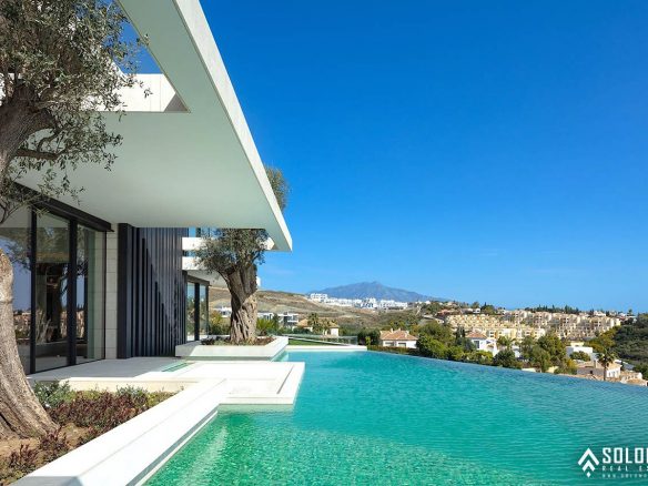 Exclusive Golf Villa with Infinity Pool in Benahavis - Marbella - Málaga - Spain
