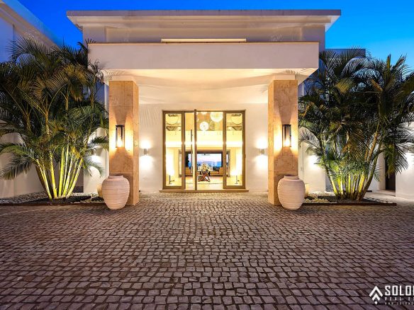 Exclusive Villa with a Timeless Design Close to Marbella Center - Costa del Sol - Málaga - Spain