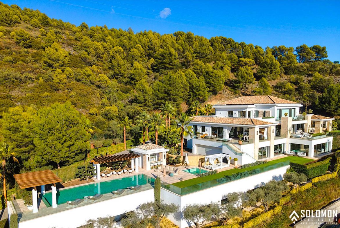 Exclusive Villa with a Timeless Design Close to Marbella Center - Costa del Sol - Málaga - Spain