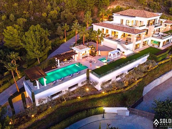 Exclusive Villa with a Timeless Design Close to Marbella Center - Costa del Sol - Málaga - Spain