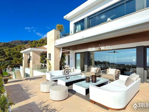Exclusive Villa with a Timeless Design Close to Marbella Center - Costa del Sol - Málaga - Spain
