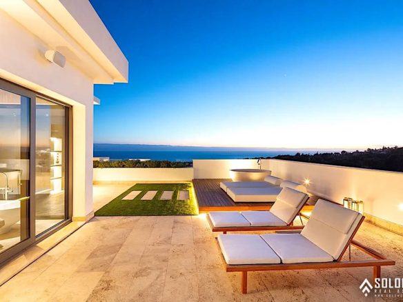 Exclusive Villa with a Timeless Design Close to Marbella Center - Costa del Sol - Málaga - Spain