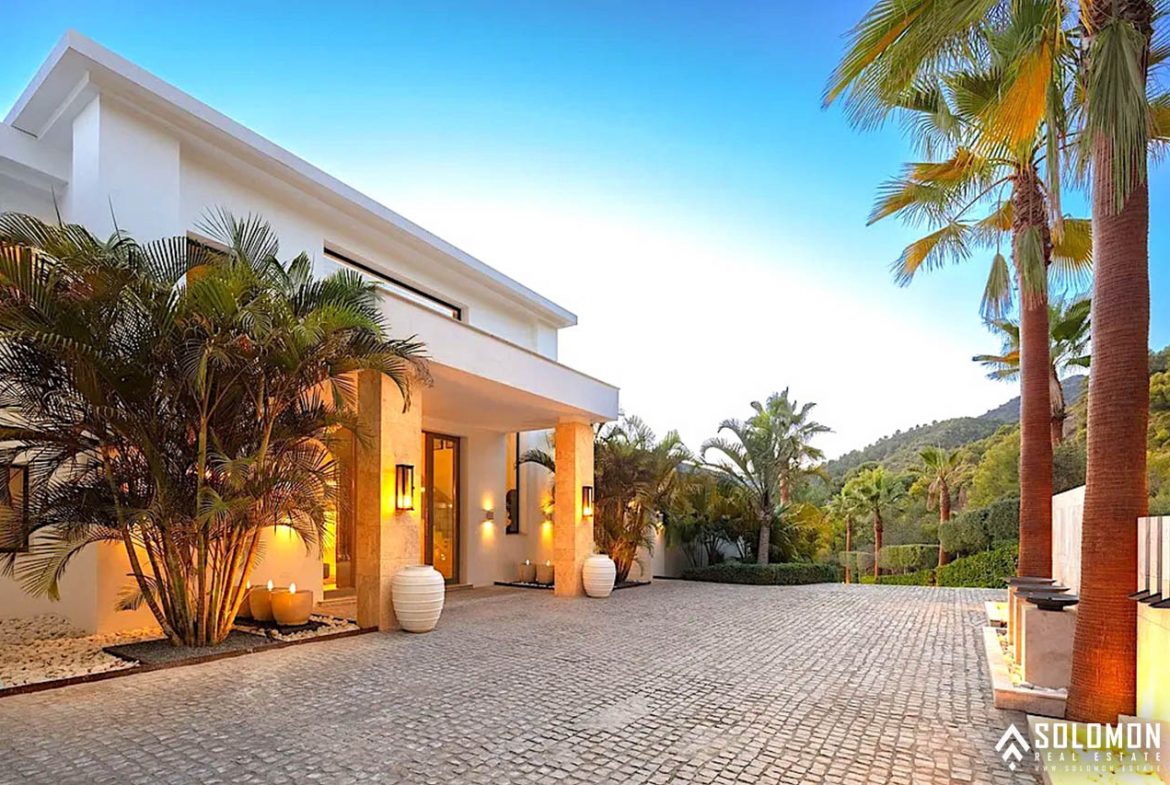 Exclusive Villa with a Timeless Design Close to Marbella Center - Costa del Sol - Málaga - Spain