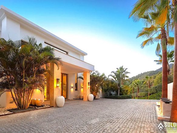 Exclusive Villa with a Timeless Design Close to Marbella Center - Costa del Sol - Málaga - Spain