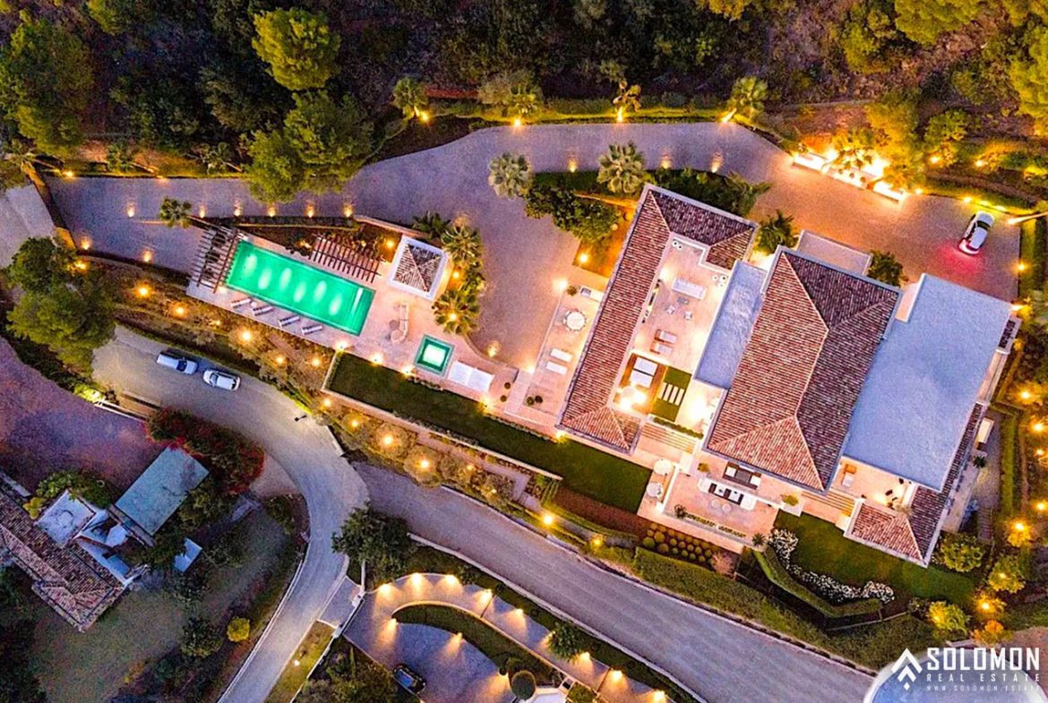 Exclusive Villa with a Timeless Design Close to Marbella Center - Costa del Sol - Málaga - Spain