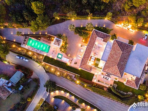 Exclusive Villa with a Timeless Design Close to Marbella Center - Costa del Sol - Málaga - Spain