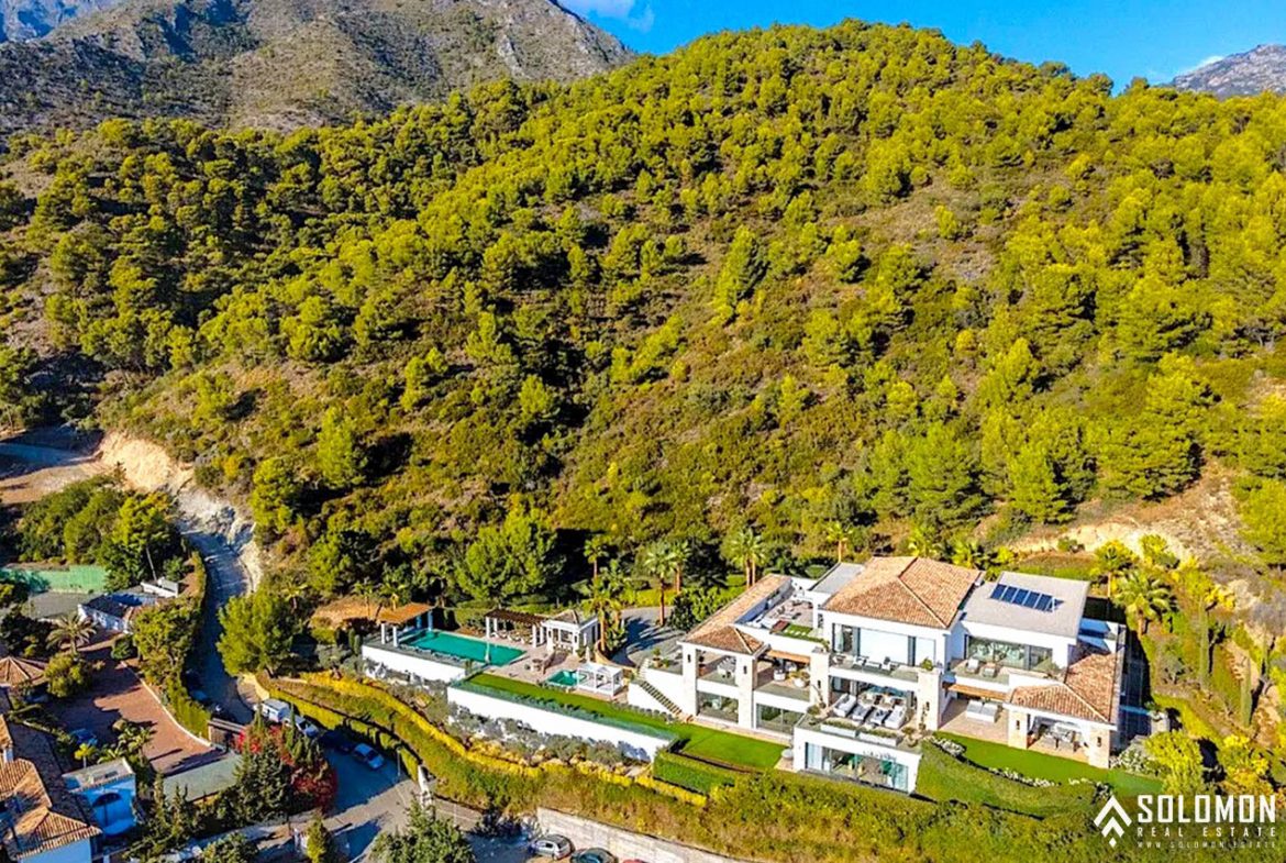 Exclusive Villa with a Timeless Design Close to Marbella Center - Costa del Sol - Málaga - Spain