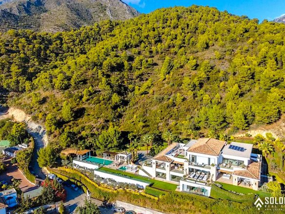 Exclusive Villa with a Timeless Design Close to Marbella Center - Costa del Sol - Málaga - Spain