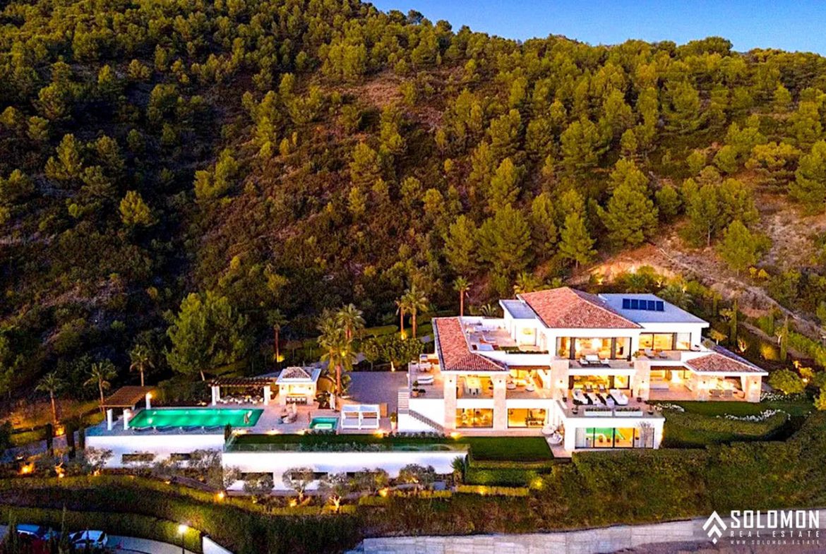 Exclusive Villa with a Timeless Design Close to Marbella Center - Costa del Sol - Málaga - Spain