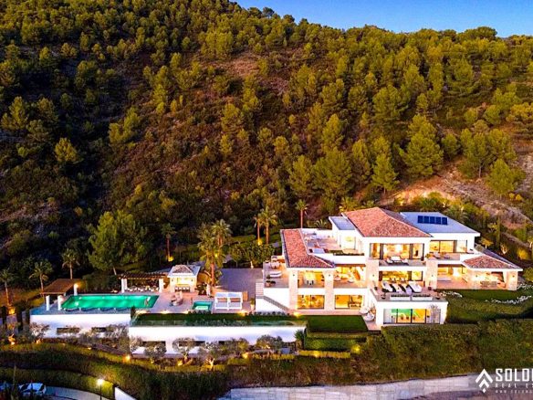 Exclusive Villa with a Timeless Design Close to Marbella Center - Costa del Sol - Málaga - Spain