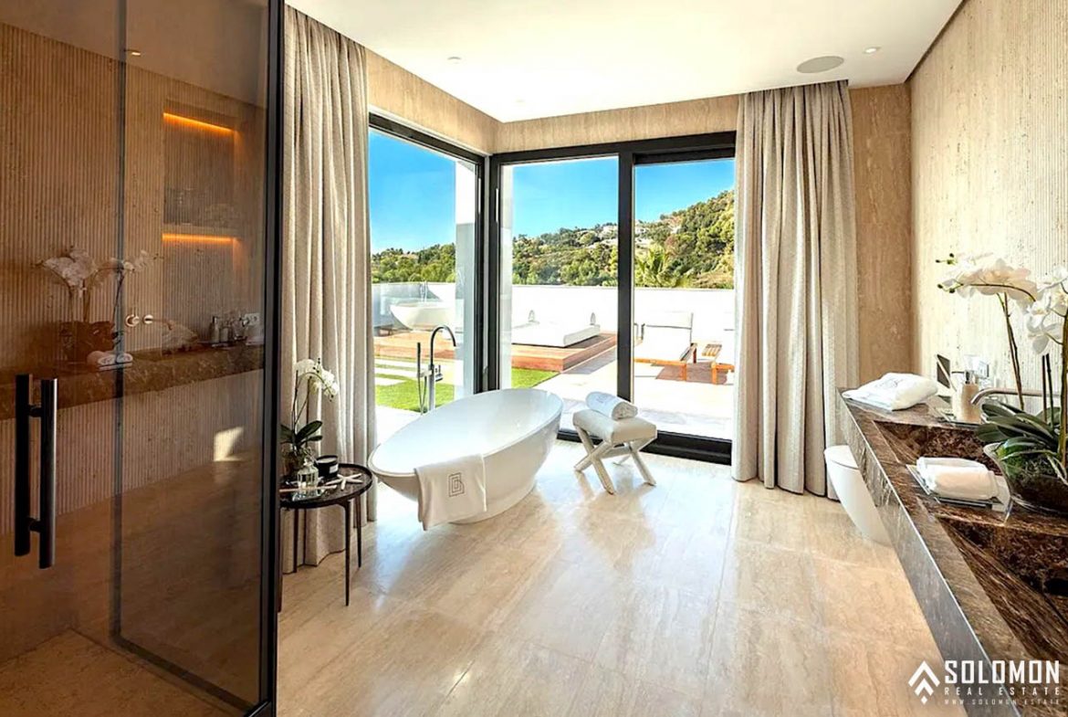 Exclusive Villa with a Timeless Design Close to Marbella Center - Costa del Sol - Málaga - Spain