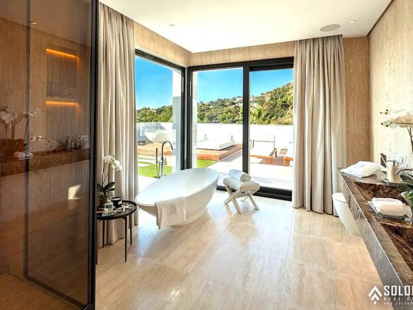 Exclusive Villa with a Timeless Design Close to Marbella Center - Costa del Sol - Málaga - Spain