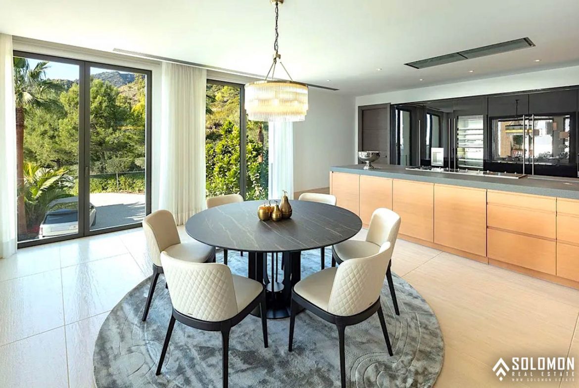 Exclusive Villa with a Timeless Design Close to Marbella Center - Costa del Sol - Málaga - Spain