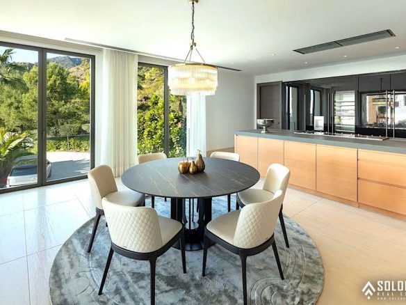 Exclusive Villa with a Timeless Design Close to Marbella Center - Costa del Sol - Málaga - Spain