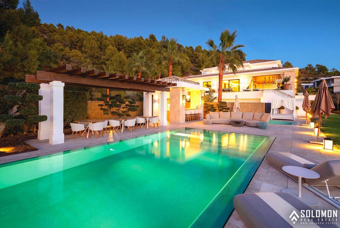 Exclusive Villa with a Timeless Design Close to Marbella Center - Costa del Sol - Málaga - Spain