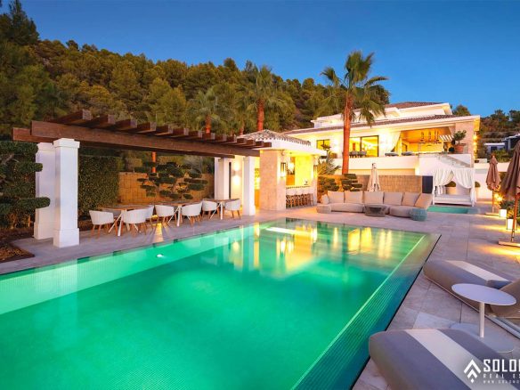 Exclusive Villa with a Timeless Design Close to Marbella Center - Costa del Sol - Málaga - Spain