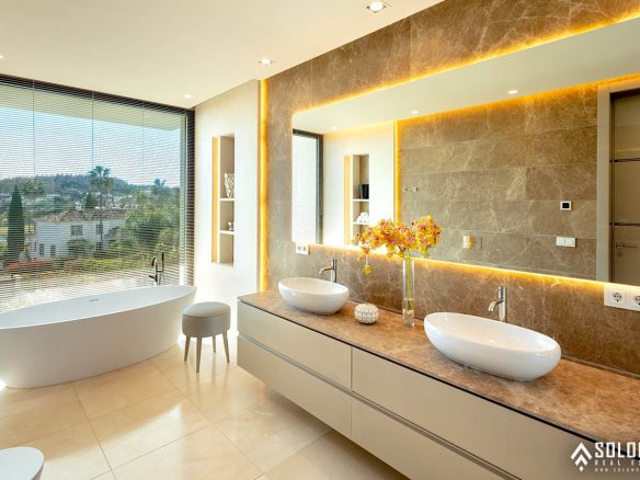 Luxury Villa - Near Golf Course in Marbella - Nueva Andalucía - Málaga - Spain