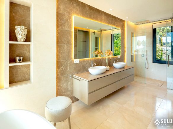 Luxury Villa - Near Golf Course in Marbella - Nueva Andalucía - Málaga - Spain
