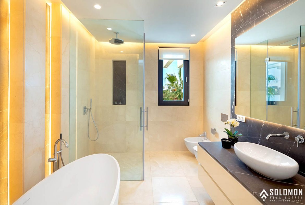 Luxury Villa - Near Golf Course in Marbella - Nueva Andalucía - Málaga - Spain