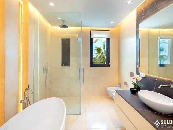 Luxury Villa - Near Golf Course in Marbella - Nueva Andalucía - Málaga - Spain