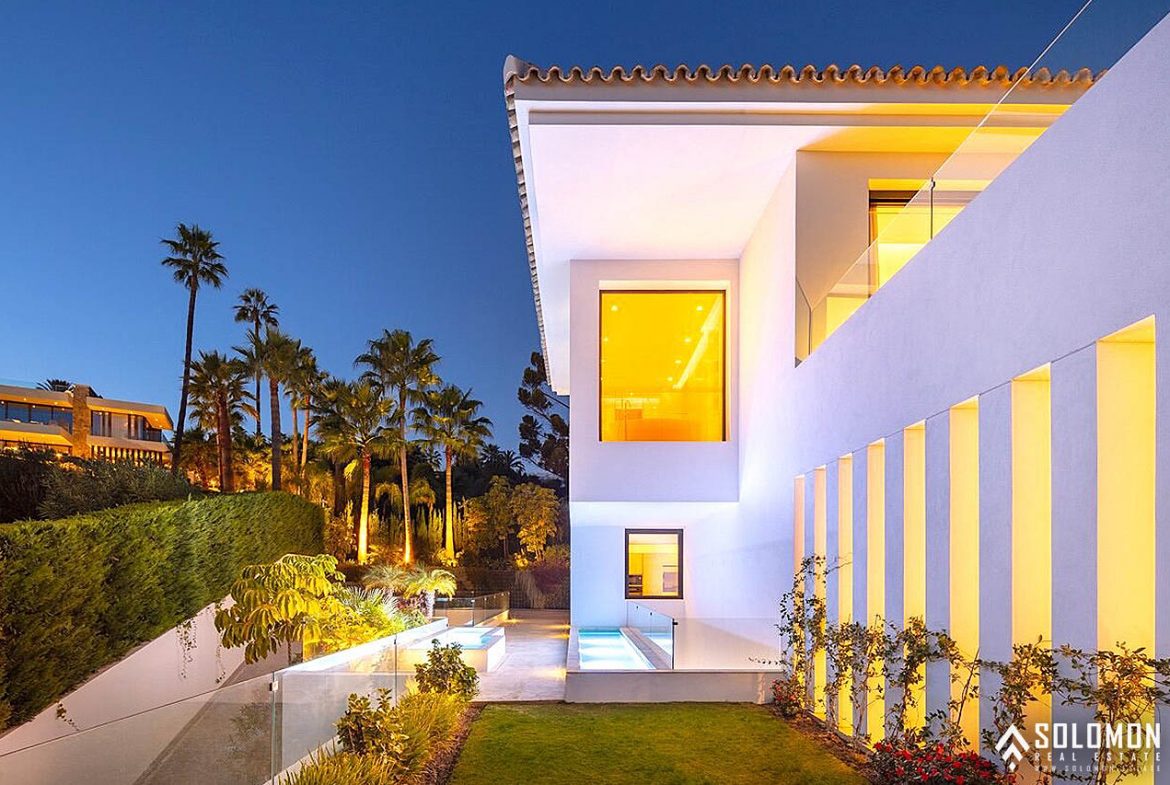 Luxury Villa - Near Golf Course in Marbella - Nueva Andalucía - Málaga - Spain
