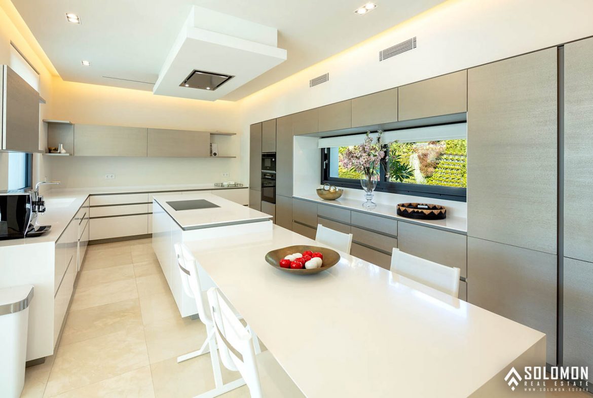 Luxury Villa - Near Golf Course in Marbella - Nueva Andalucía - Málaga - Spain