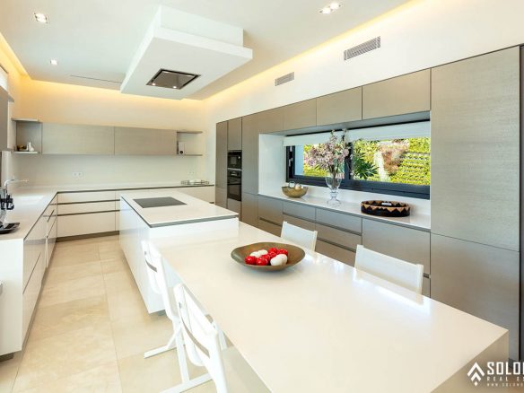 Luxury Villa - Near Golf Course in Marbella - Nueva Andalucía - Málaga - Spain