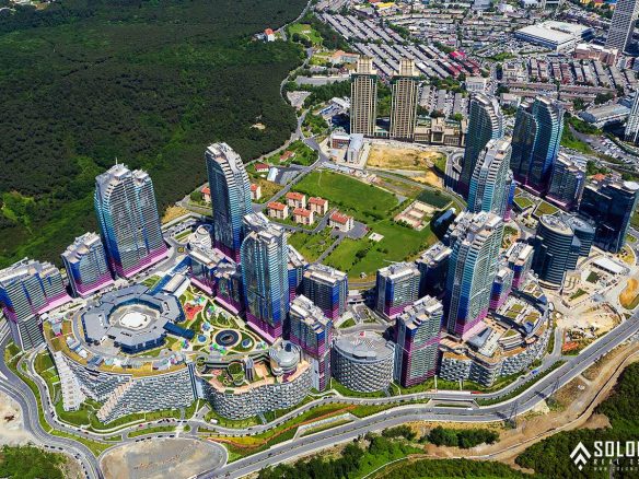 The shop for sale in Şişli, Maslak, Sarıyer, Istanbul draws attention with its advantageous location. The shop is situated in a complex with numerous brands and offers high-income potential.