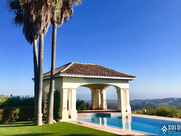 Bright Mansion with the Beautiful Swimming Pool in Benahavís – Costa del Sol – Marbella – Málaga – Spain