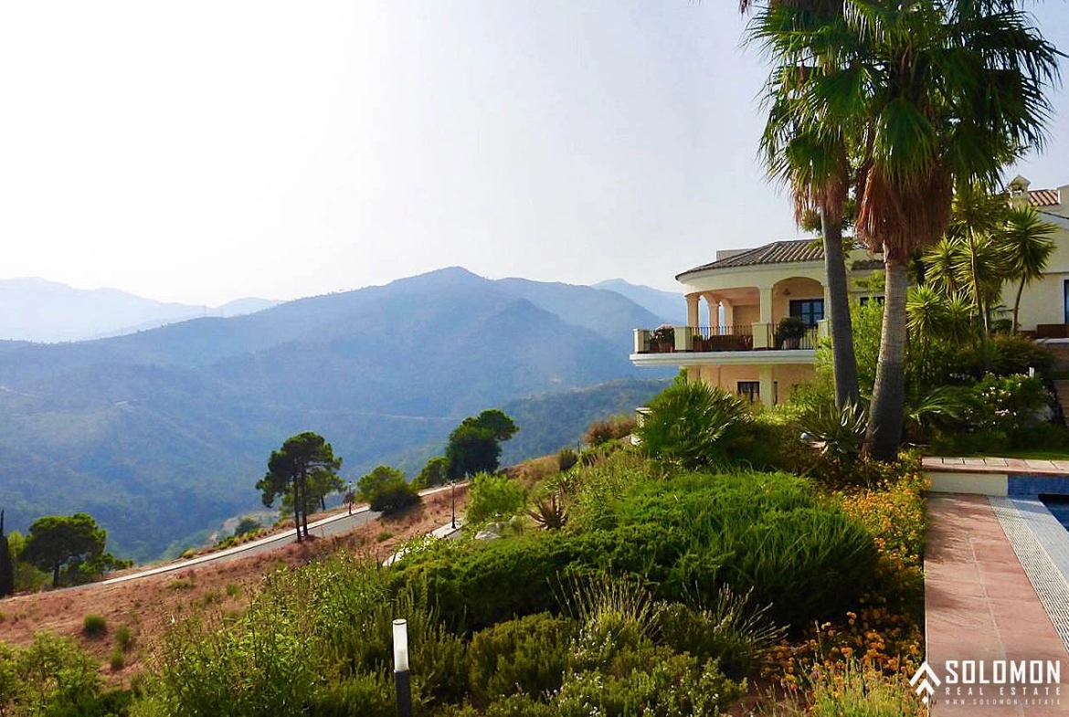 Bright Mansion with the Beautiful Swimming Pool in Benahavís – Costa del Sol – Marbella – Málaga – Spain