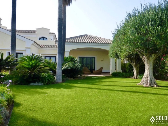 Bright Mansion with the Beautiful Swimming Pool in Benahavís – Costa del Sol – Marbella – Málaga – Spain