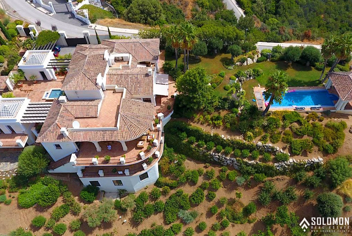 Bright Mansion with the Beautiful Swimming Pool in Benahavís – Costa del Sol – Marbella – Málaga – Spain
