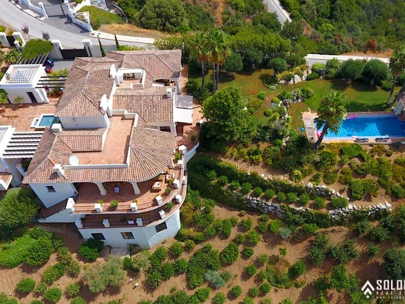 Bright Mansion with the Beautiful Swimming Pool in Benahavís – Costa del Sol – Marbella – Málaga – Spain
