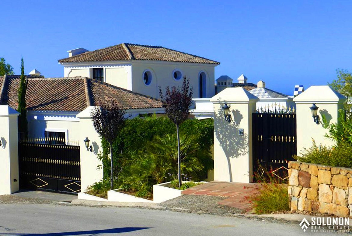 Bright Mansion with the Beautiful Swimming Pool in Benahavís – Costa del Sol – Marbella – Málaga – Spain