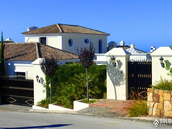 Bright Mansion with the Beautiful Swimming Pool in Benahavís – Costa del Sol – Marbella – Málaga – Spain