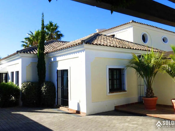 Bright Mansion with the Beautiful Swimming Pool in Benahavís – Costa del Sol – Marbella – Málaga – Spain