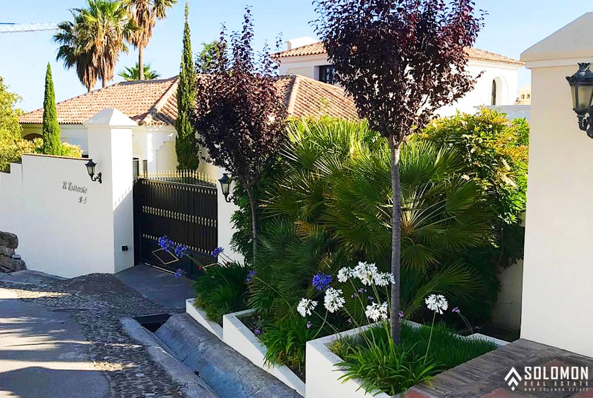 Bright Mansion with the Beautiful Swimming Pool in Benahavís – Costa del Sol – Marbella – Málaga – Spain