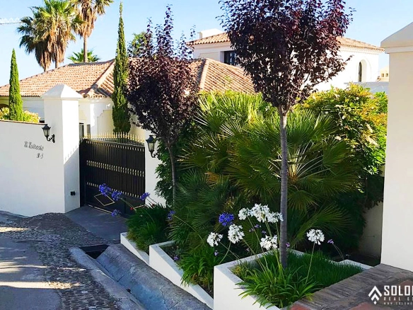 Bright Mansion with the Beautiful Swimming Pool in Benahavís – Costa del Sol – Marbella – Málaga – Spain