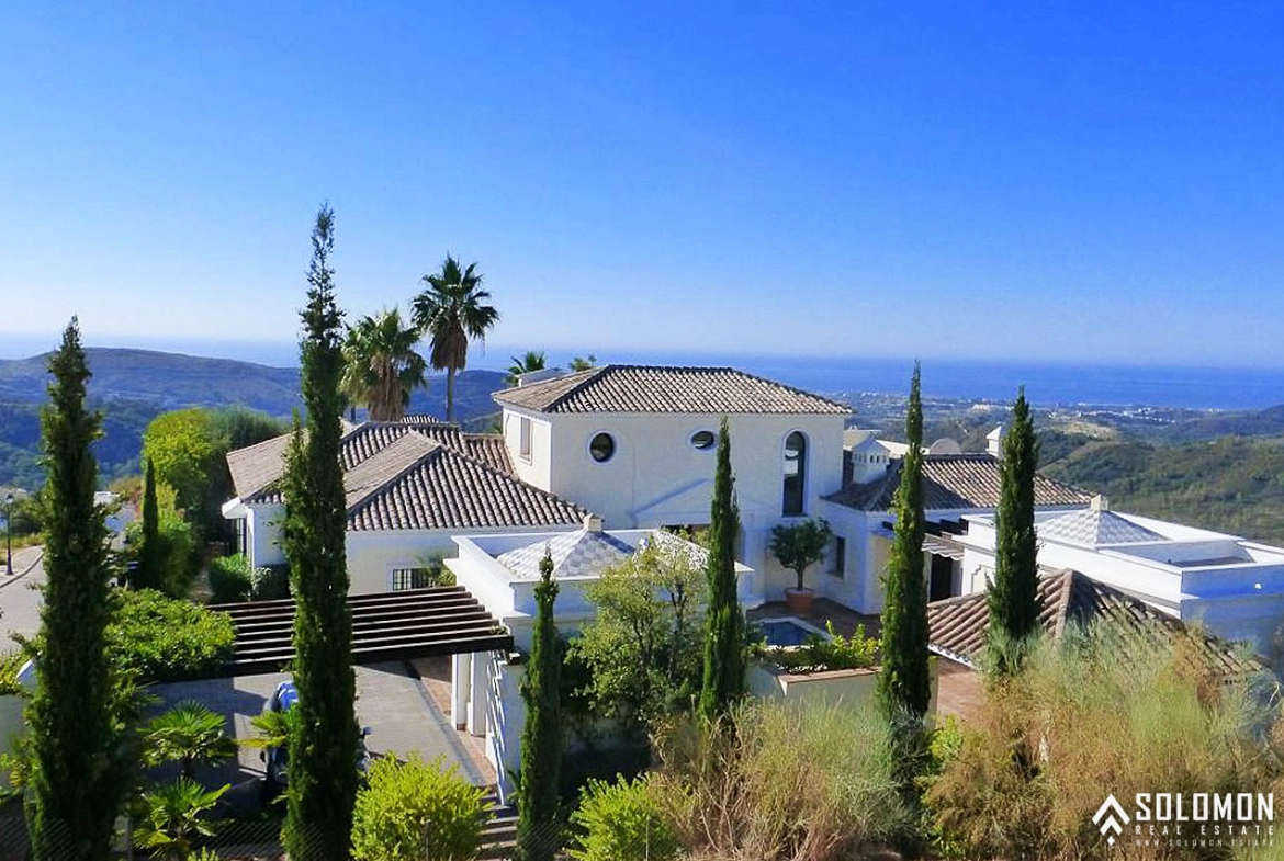 Bright Mansion with the Beautiful Swimming Pool in Benahavís – Costa del Sol – Marbella – Málaga – Spain
