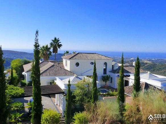Bright Mansion with the Beautiful Swimming Pool in Benahavís – Costa del Sol – Marbella – Málaga – Spain